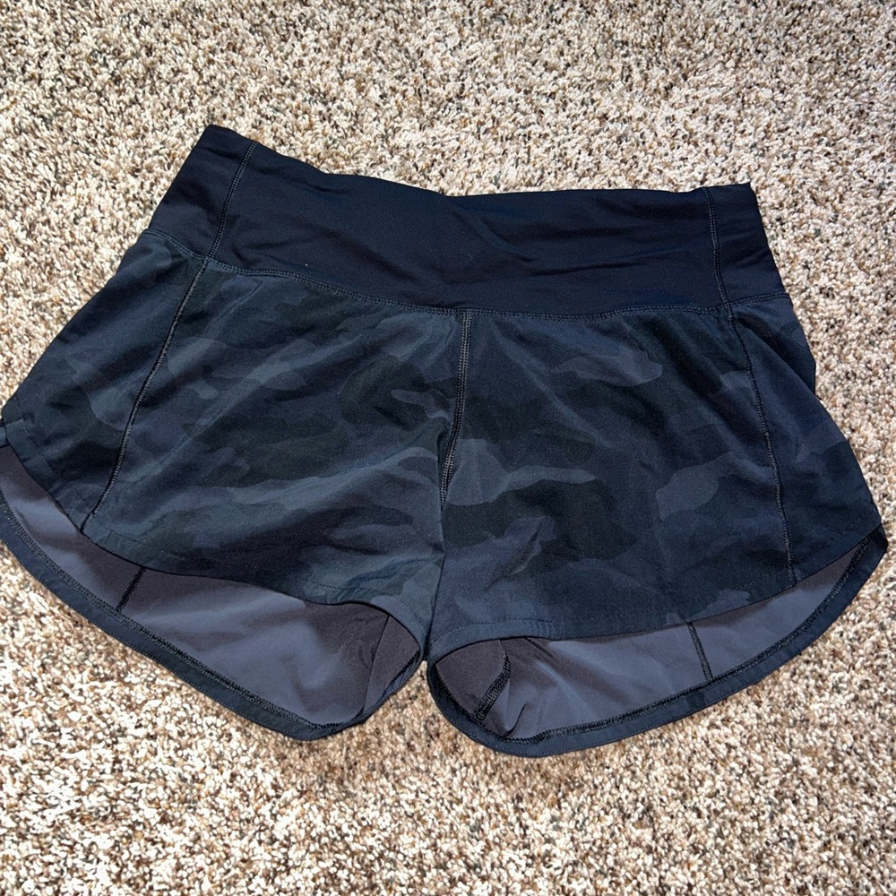 Lululemon camo speed up shorts size 4
